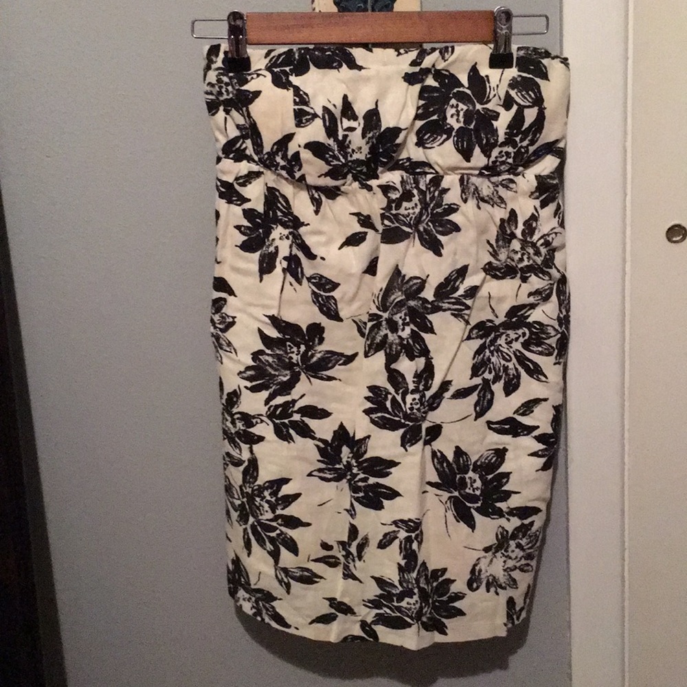 Forever 21-Black & Cream colored strapless dress